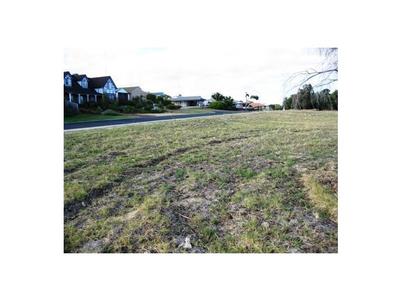 7 Cambrose Avenue, Australind WA 6233