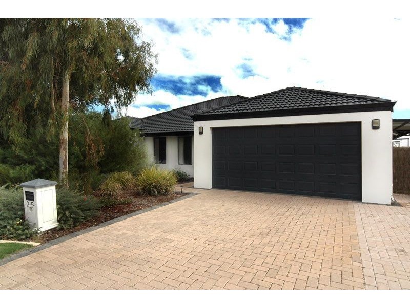 25 Swan Avenue, Millbridge WA 6232