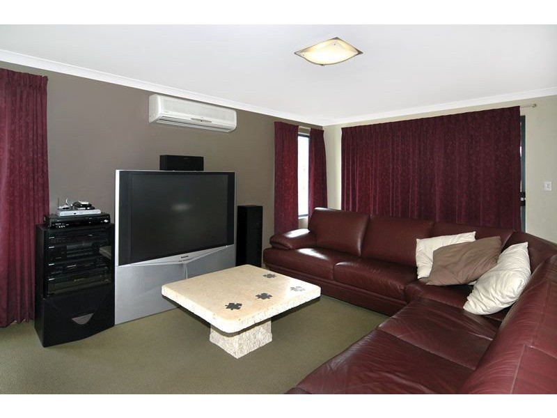 25 Swan Avenue, Millbridge WA 6232