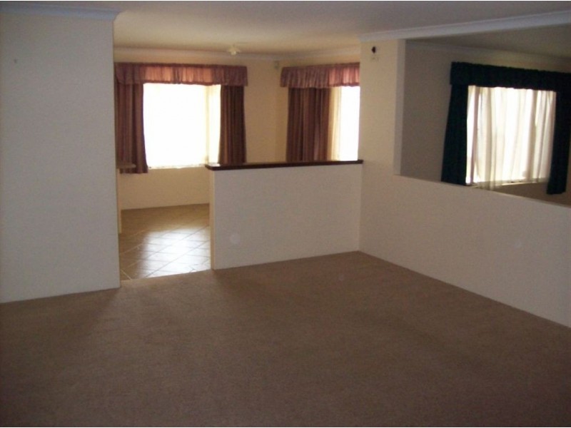 25 Darwin Way, College Grove WA 6230