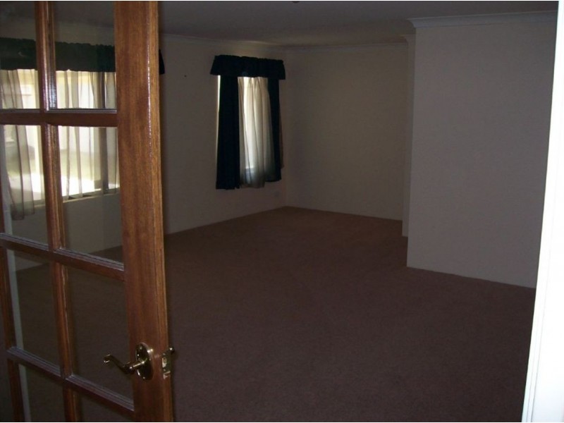 25 Darwin Way, College Grove WA 6230