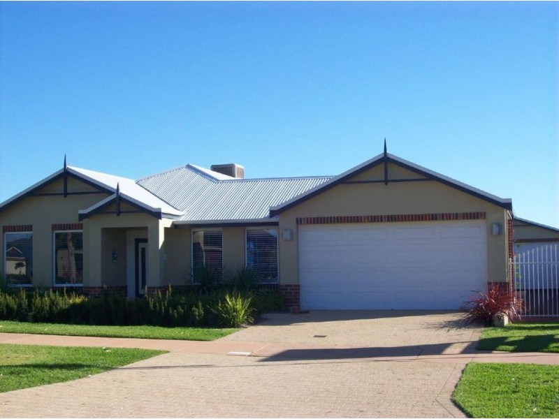 11 Millbridge Boulevard, Millbridge WA 6232