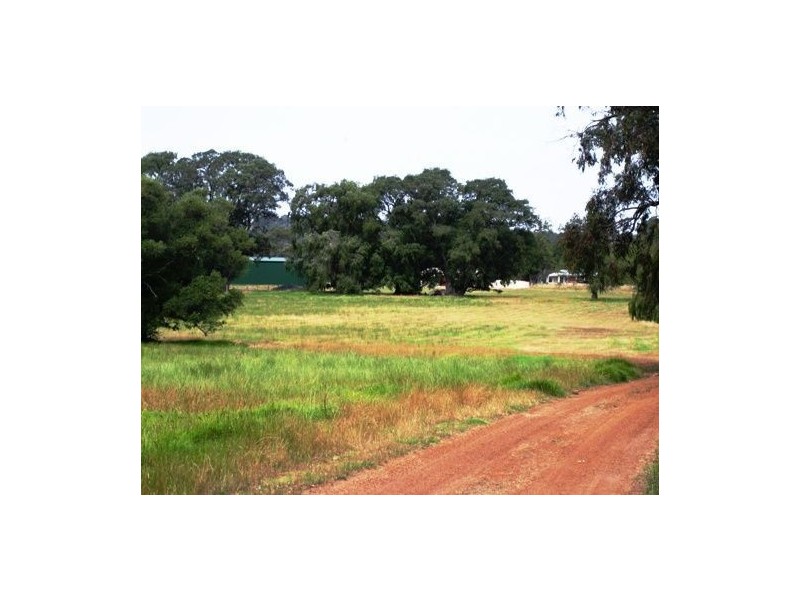 105 Waterloo Road, Roelands WA 6226