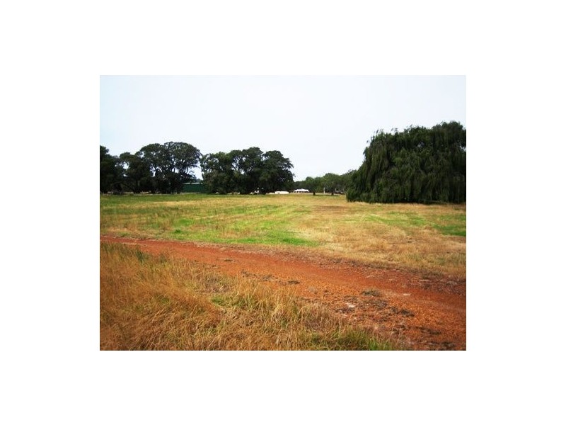 105 Waterloo Road, Roelands WA 6226