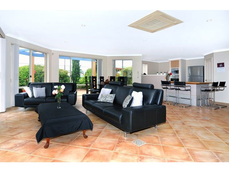 2 Willis Cove, Pelican Point WA 6230