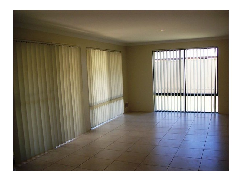27 Wiroo Loop, Dalyellup WA 6230