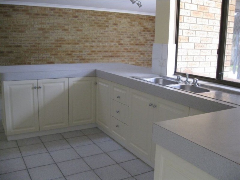 2 Barnes Court, Australind WA 6233