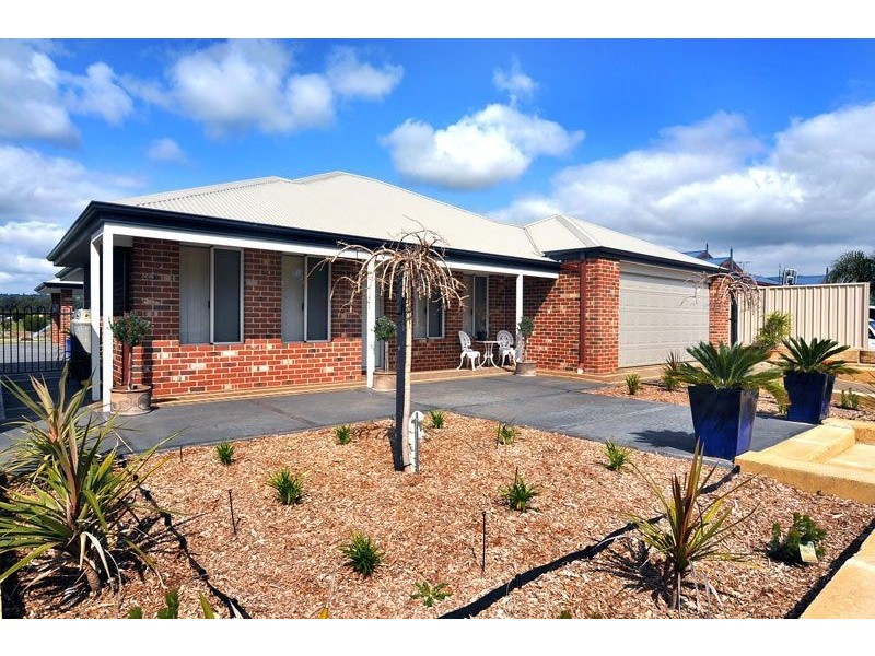 12 Gibson Terrace, Burekup WA 6227