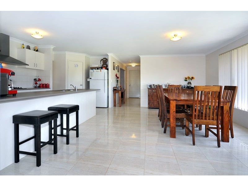 12 Gibson Terrace, Burekup WA 6227