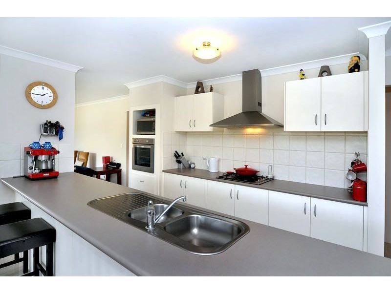 12 Gibson Terrace, Burekup WA 6227