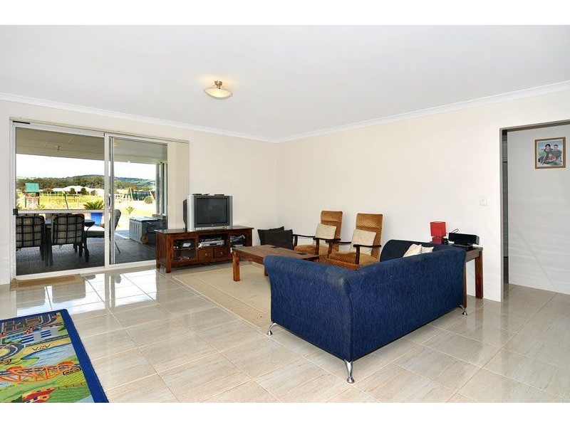 12 Gibson Terrace, Burekup WA 6227