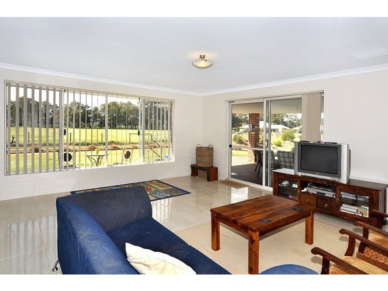 12 Gibson Terrace, Burekup WA 6227