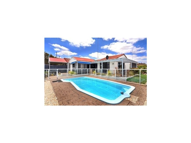 73 Pearce Road, Australind WA 6233