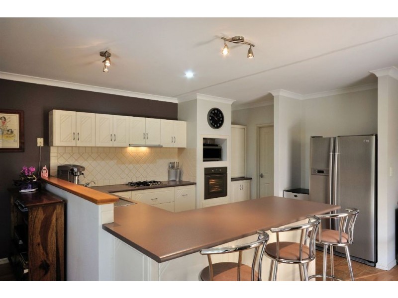 25 Cambria Rd, Dalyellup WA 6230