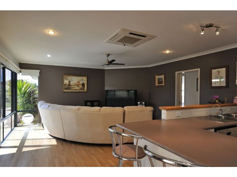 25 Cambria Rd, Dalyellup WA 6230