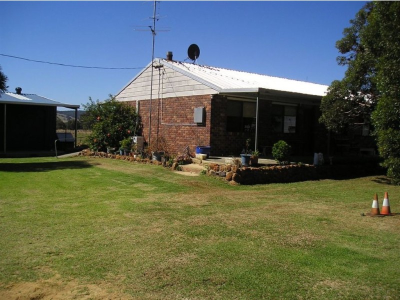 82 Hutchinson Road, Burekup WA 6227