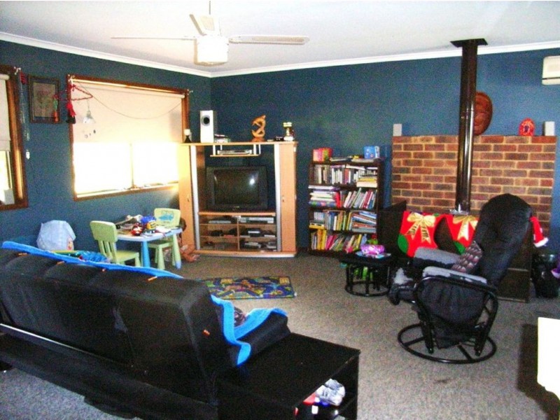 82 Hutchinson Road, Burekup WA 6227