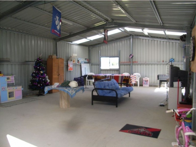 82 Hutchinson Road, Burekup WA 6227