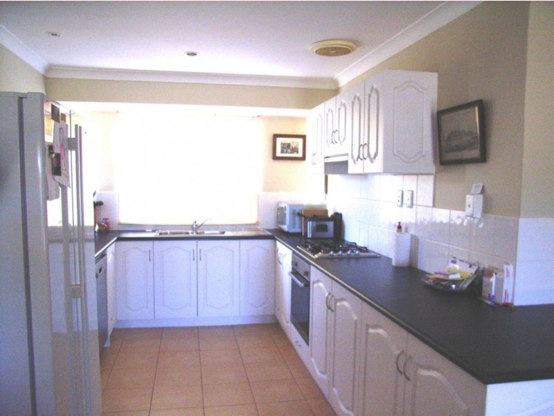 12 Brooksy Place, Burekup WA 6227