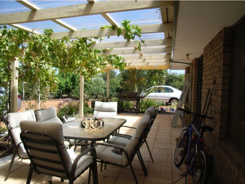 12 Brooksy Place, Burekup WA 6227