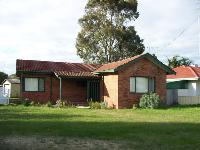 18 Devonshire St, Withers WA 6230