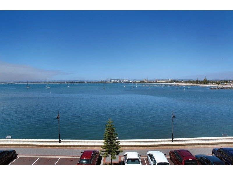 28/18-24 Bonnefoi Blvd, Bunbury WA 6230