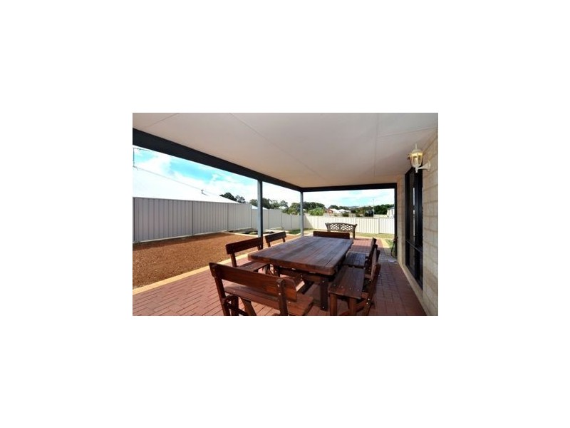 10 Gibson Terrace, Burekup WA 6227