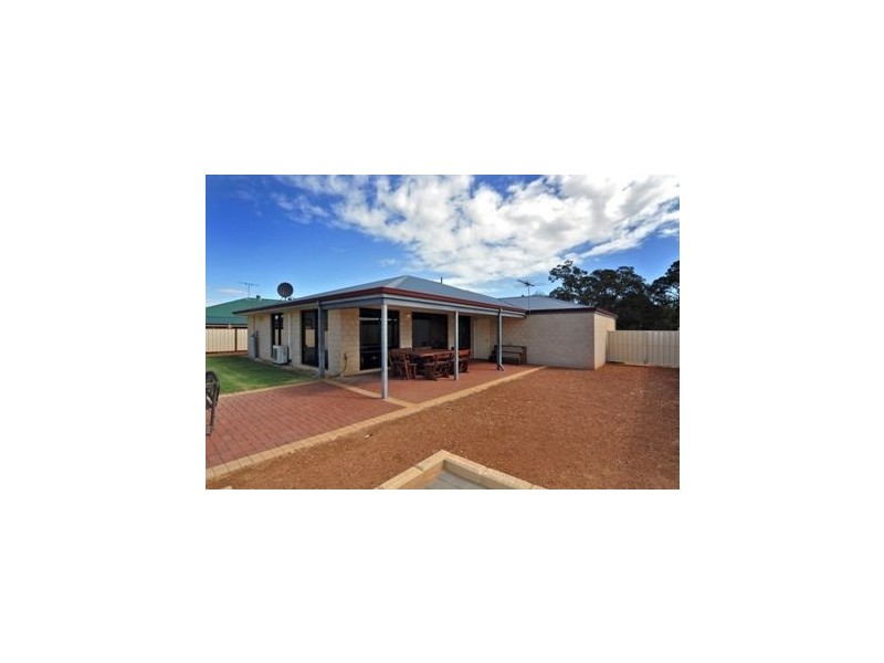 10 Gibson Terrace, Burekup WA 6227