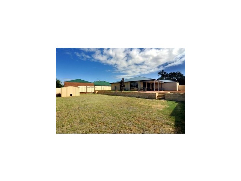 10 Gibson Terrace, Burekup WA 6227