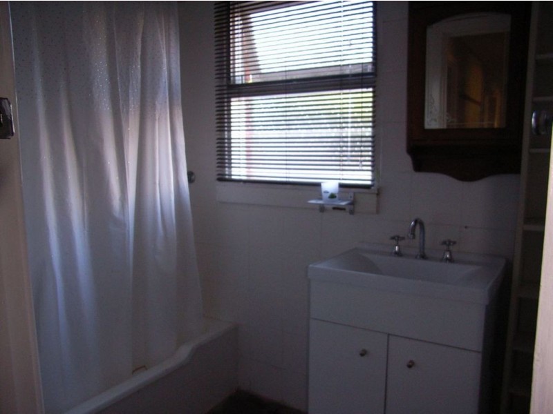 6 Island Queen St, Withers WA 6230