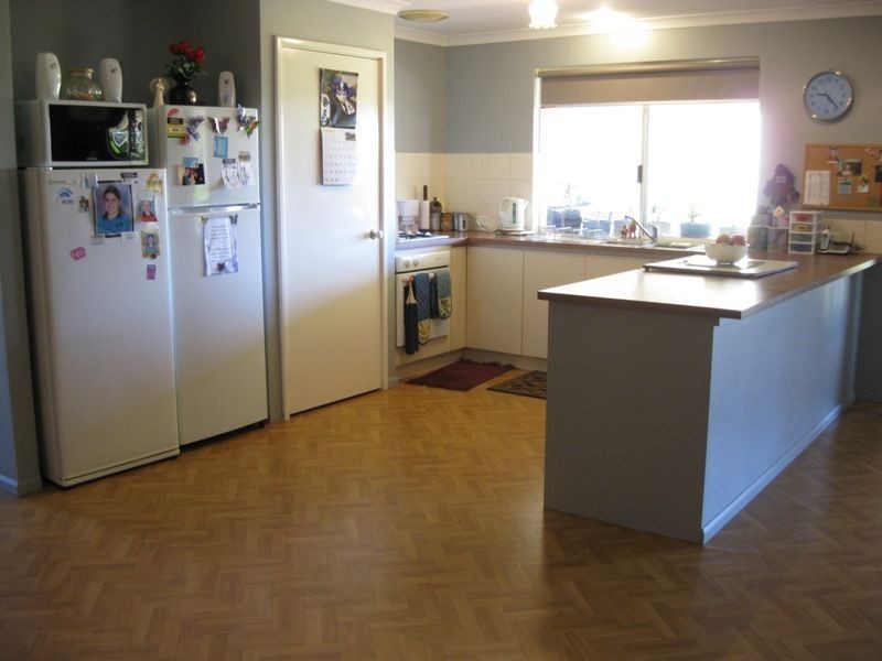 6 Thompson Place, Australind WA 6233