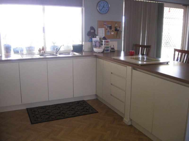 6 Thompson Place, Australind WA 6233