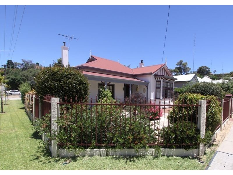11 Sampson Road, Bunbury WA 6230