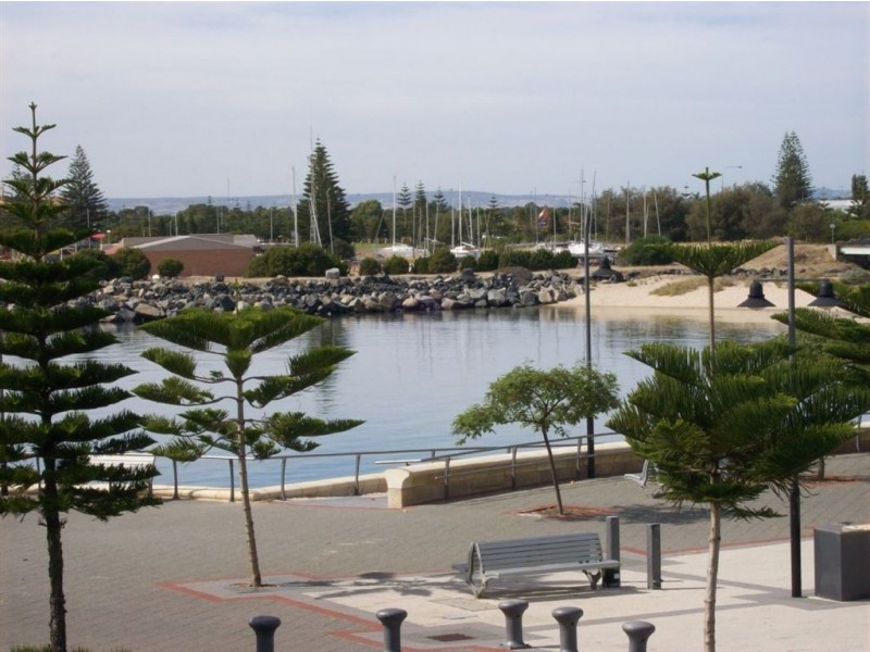 12 23 Casuarina Dr, Bunbury WA 6230