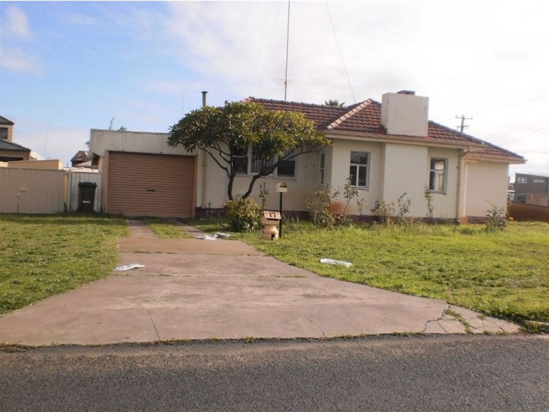 17 Strickland St, Bunbury WA 6230