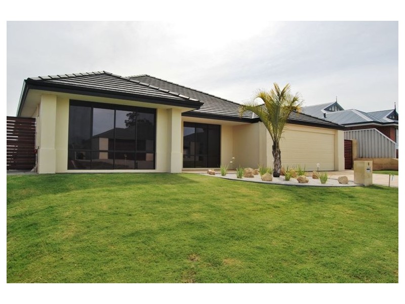 8 Peridot Street, Dalyellup WA 6230