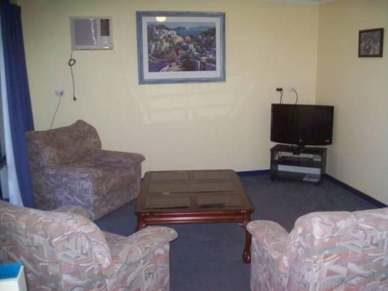 4 Pembroke Street, Bunbury WA 6230