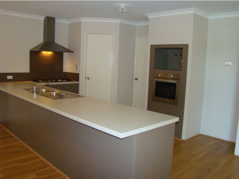 29 Murtin Rd, Dalyellup WA 6230
