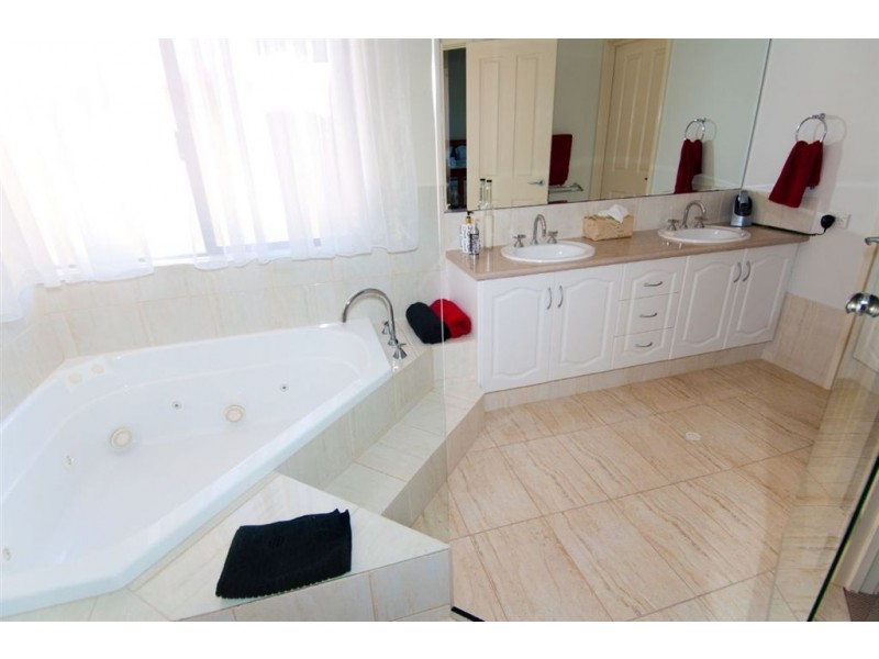 9 Tobar Road, Dalyellup WA 6230
