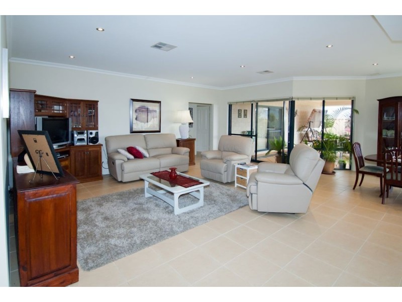 9 Tobar Road, Dalyellup WA 6230