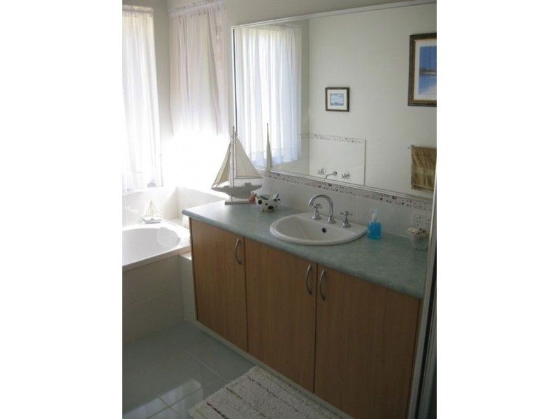 6 Slee Place, Withers WA 6230