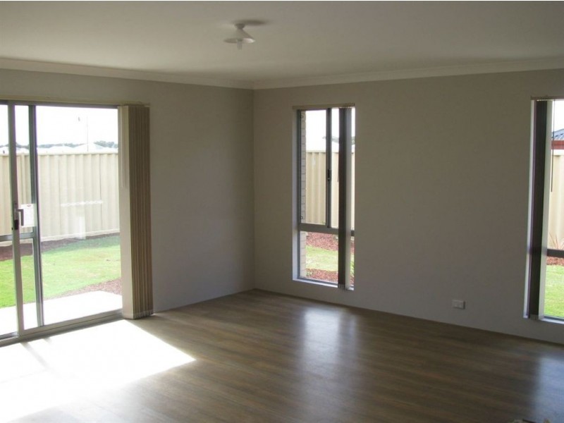 19 Nepean Turn, Millbridge WA 6232