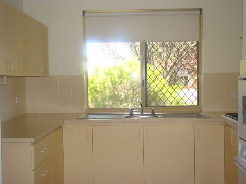 14/4 Cambrose Avenue, Australind WA 6233
