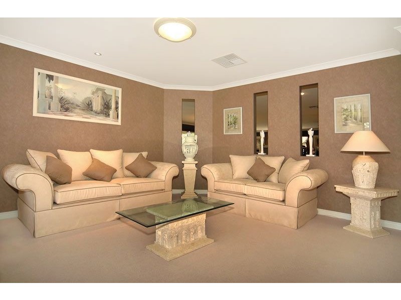 35 Somerville Drive, College Grove WA 6230