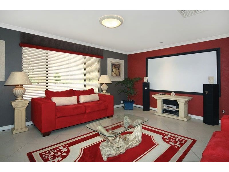 35 Somerville Drive, College Grove WA 6230