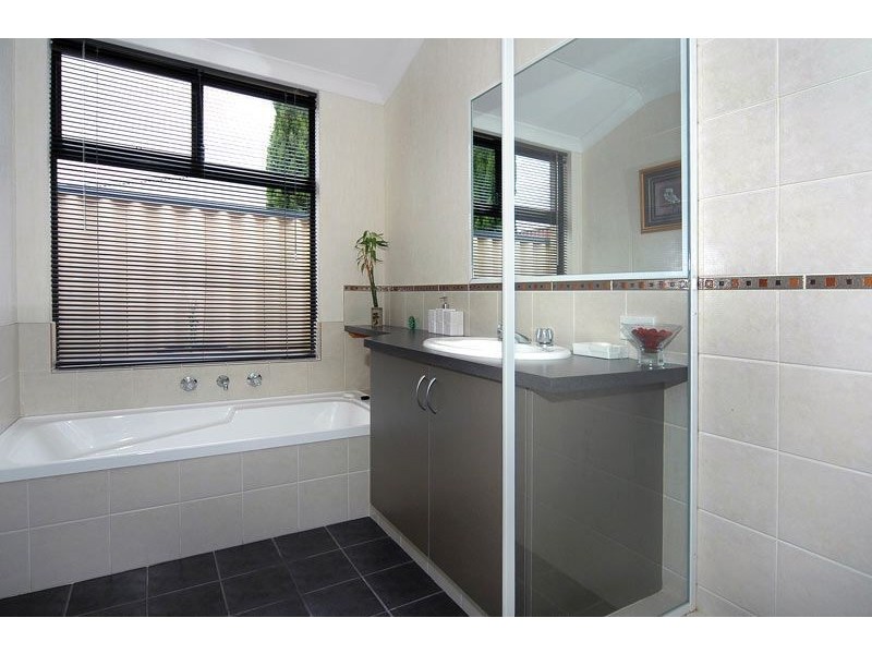 35 Somerville Drive, College Grove WA 6230