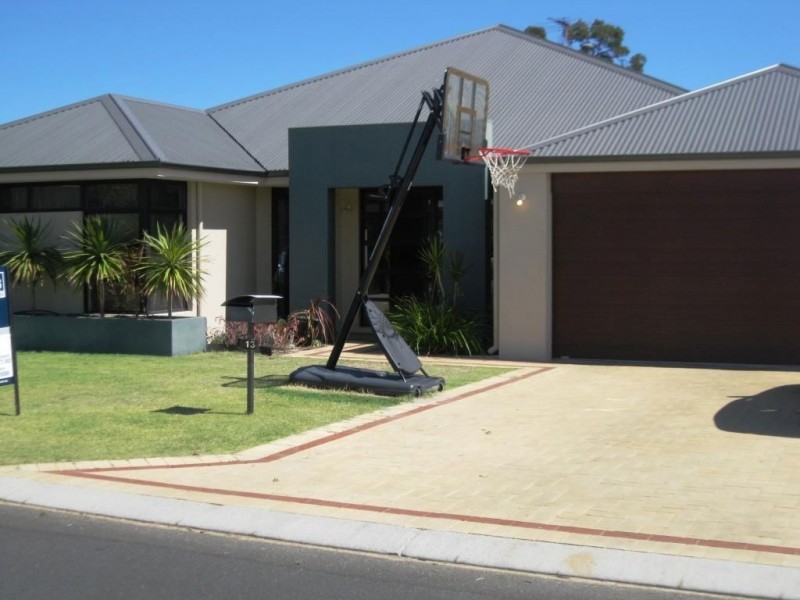 13 Hoskins Way, Australind WA 6233