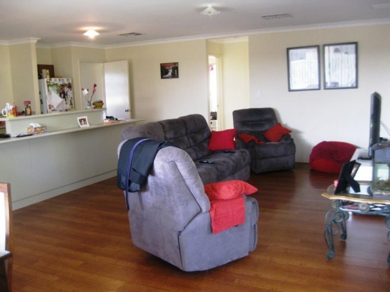 13 Hoskins Way, Australind WA 6233