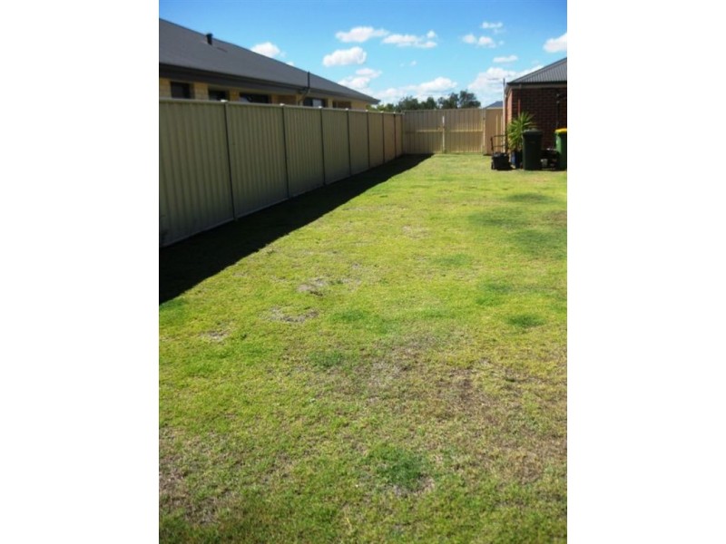13 Hoskins Way, Australind WA 6233