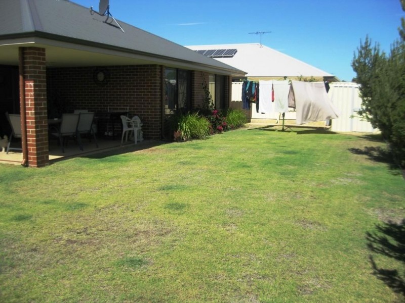 13 Hoskins Way, Australind WA 6233